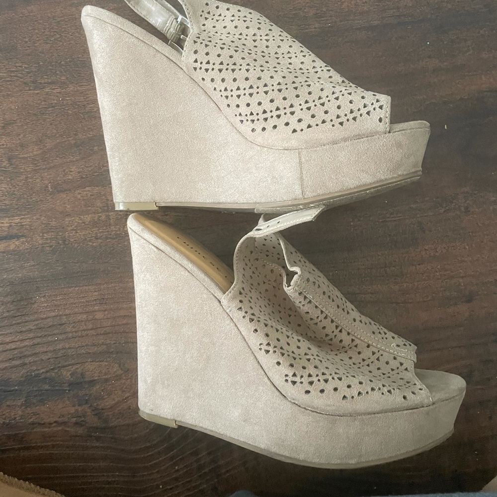 Chinese Laundry wedges